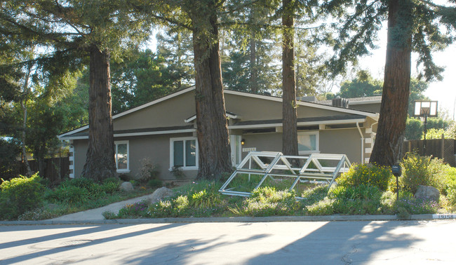 19154 De Havilland Dr in Saratoga, CA - Building Photo - Building Photo