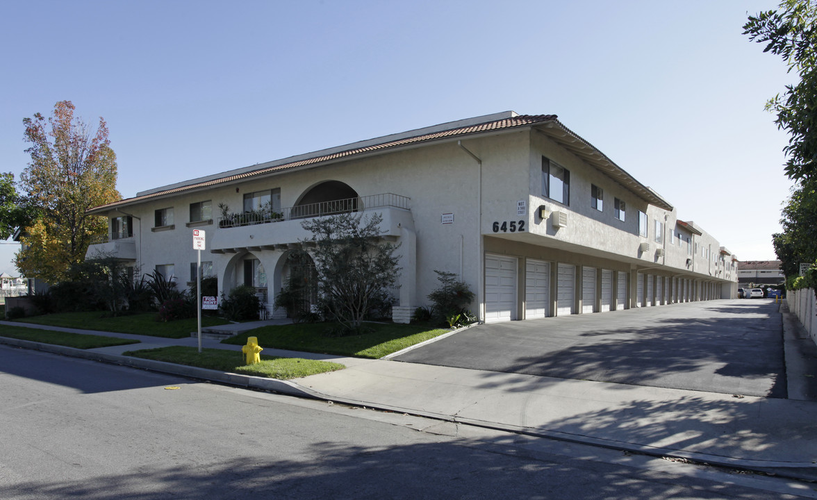 La Paloma Apartments in Cypress, CA - Building Photo