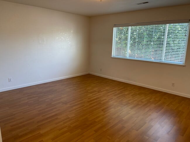 1639 Sundown Ln in San Jose, CA - Foto de edificio - Building Photo