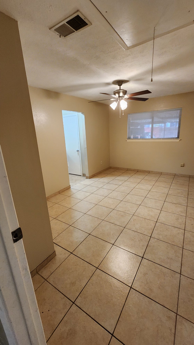 45 W Mountain Creek Dr in Grand Prairie, TX - Building Photo - Building Photo