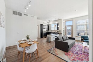 264 N Walton St in Dallas, TX - Building Photo