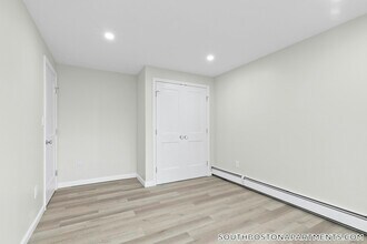 324 W 3rd St in Boston, MA - Foto de edificio - Building Photo