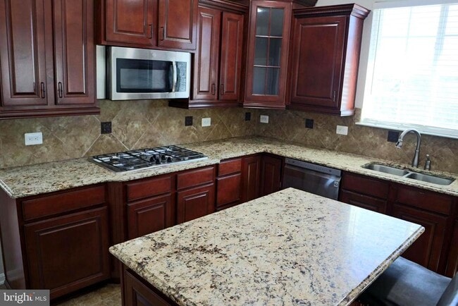 property at 2716 Lake Forest Dr