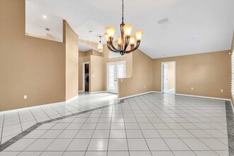 9659 Knightsbridge Cir in Sarasota, FL - Foto de edificio - Building Photo