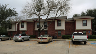 Mid-Towne I Apartments in Tomball, TX - Building Photo - Building Photo