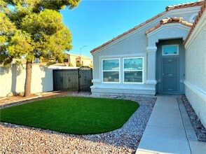 8224 James Grayson Dr in Las Vegas, NV - Foto de edificio - Building Photo