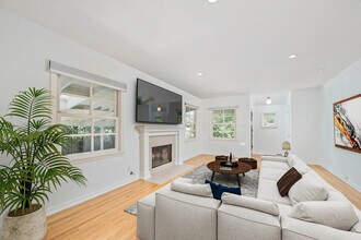 13964 Peach Grove St in Sherman Oaks, CA - Foto de edificio - Building Photo