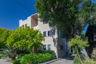 2620 Hillegass Ave. in Berkeley, CA - Foto de edificio - Building Photo