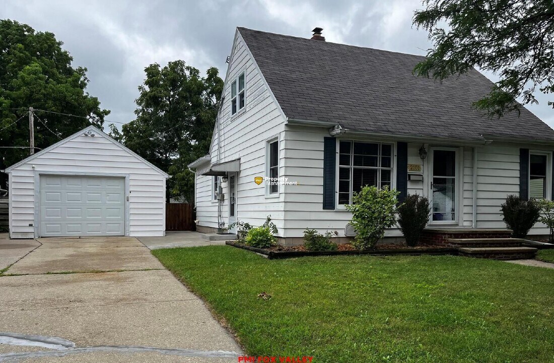 2101 N Erb St in Appleton, WI - Building Photo