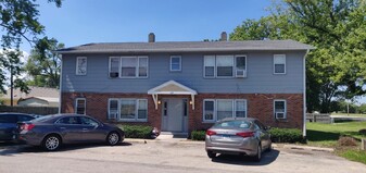 384 W Indian Trail in Aurora, IL - Building Photo