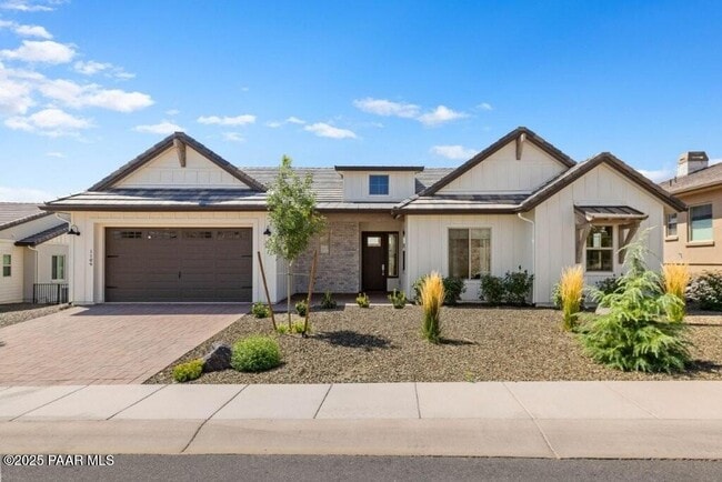 property at 1109 S Lakeview Dr