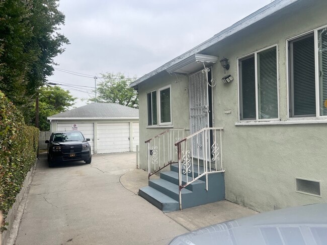 511 N La Brea Ave, Unit B in Inglewood, CA - Foto de edificio - Building Photo