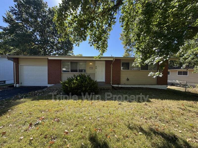 1742 Hudson Rd in St. Louis, MO - Building Photo