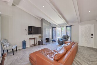 5750 N Scottsdale Rd in Paradise Valley, AZ - Building Photo - Building Photo