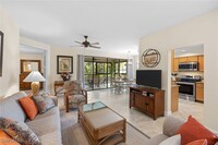 27190 Oakwood Lake Dr in Bonita Springs, FL - Foto de edificio - Building Photo