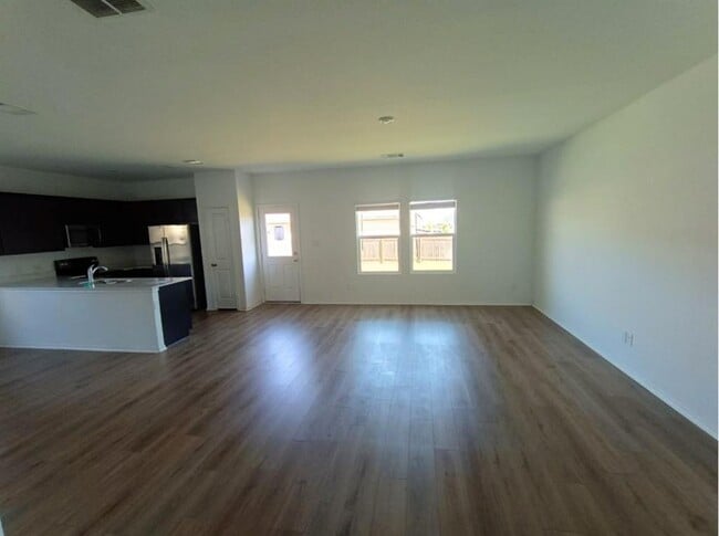 100 Tugboat Annie Wy in Jarrell, TX - Building Photo - Building Photo