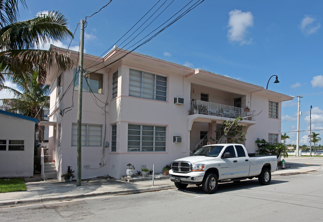 350 Virginia St in Hollywood, FL - Building Photo