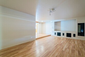5802 W Frier Dr in Glendale, AZ - Building Photo - Building Photo