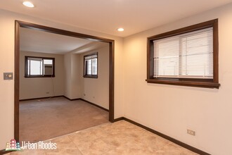 1721 W Nelson St, Unit M00B in Chicago, IL - Building Photo - Building Photo