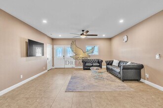 4615 E St Louis Ave in Las Vegas, NV - Building Photo - Building Photo