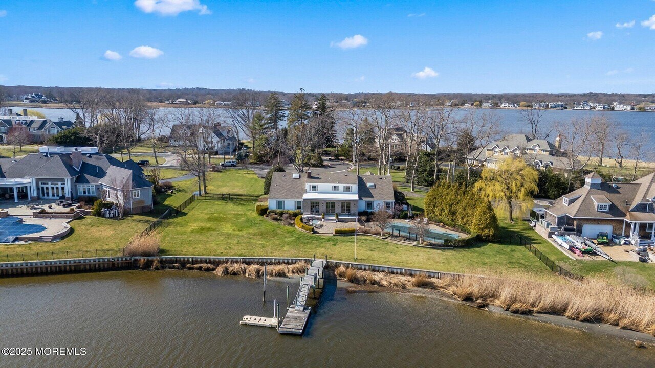 92 Gooseneck Pt Rd in Oceanport, NJ - Building Photo