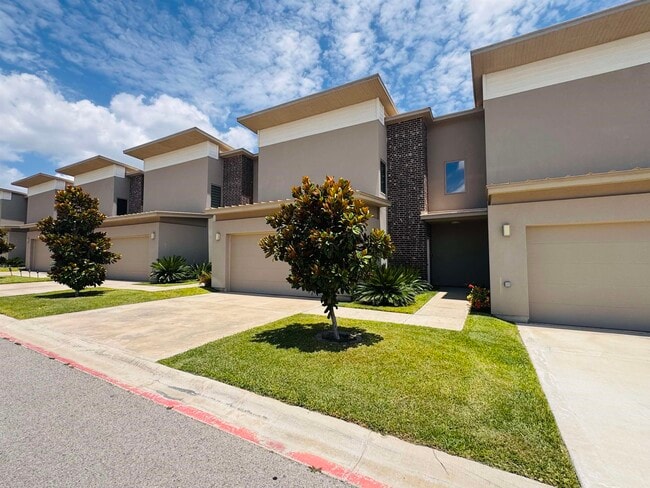 10902 International Blvd in Laredo, TX - Building Photo - Building Photo