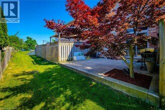 110 Marina Point Cres in Hamilton, ON - Building Photo - Building Photo