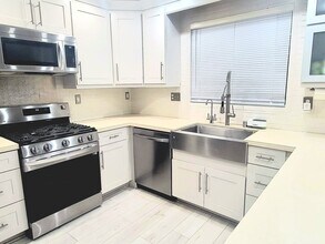 15996 Mihaylo Ct in Chino Hills, CA - Building Photo - Building Photo