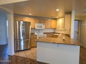 5249 E Shea Blvd in Scottsdale, AZ - Foto de edificio - Building Photo