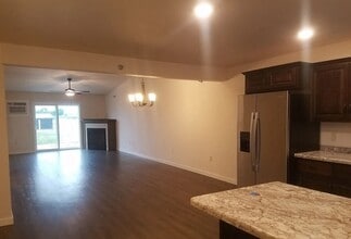 201 Camelot Ln, Unit #3 in Rice Lake, WI - Building Photo - Building Photo