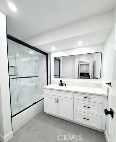 17000 Burbank Blvd, Unit 204 in Los Angeles, CA - Building Photo - Building Photo