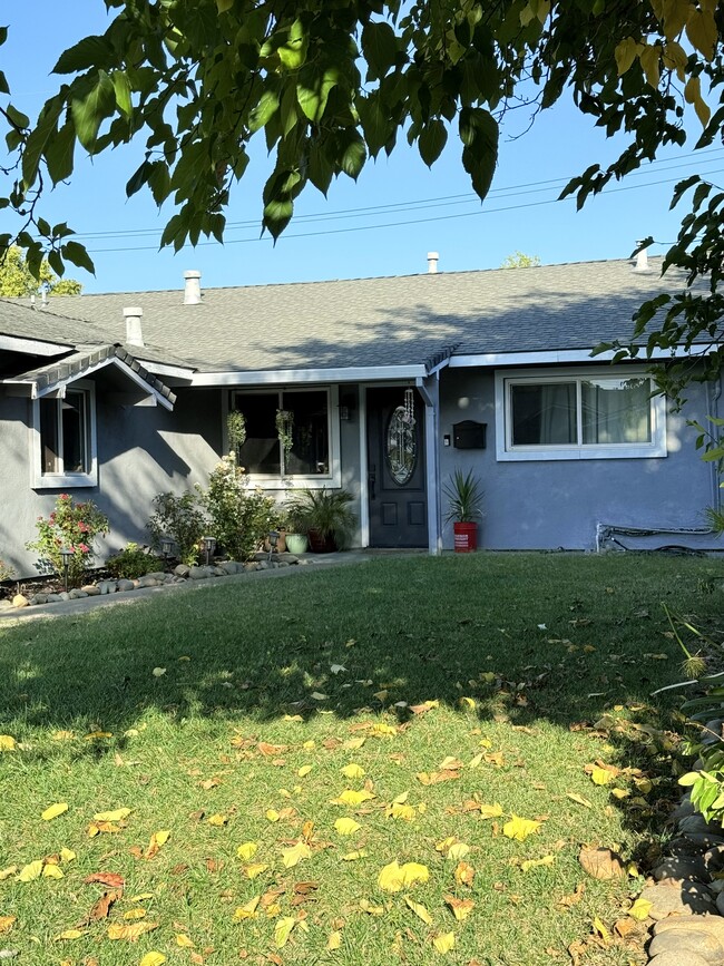 5916 Marlin Cir in Carmichael, CA - Building Photo - Building Photo