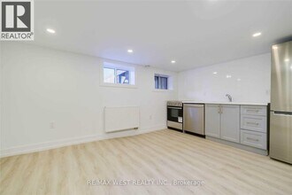 129 Curzon St in Toronto, ON - Building Photo - Building Photo