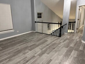 211 Oxford Ct in Oswego, IL - Foto de edificio - Building Photo