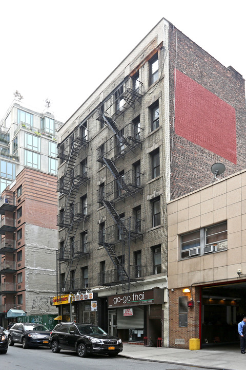 144-146 W 19th St in New York, NY - Building Photo