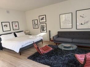 910 Benedict Canyon Dr in Beverly Hills, CA - Building Photo - Building Photo