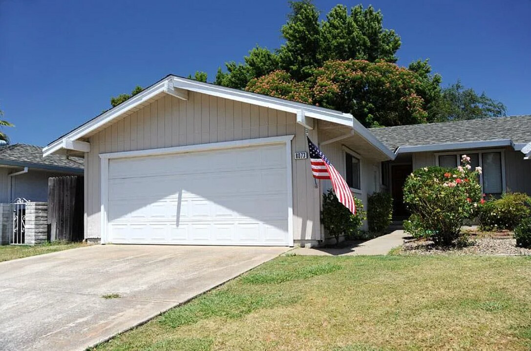 8073 Treecrest Ave in Citrus Heights, CA - Foto de edificio