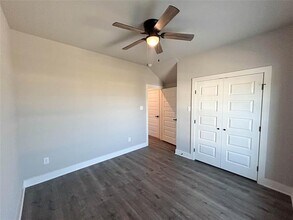 913 Cooksey Ct in Grandview, TX - Building Photo - Building Photo