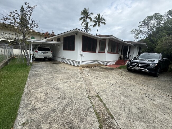 3040 Lakimau St in Honolulu, HI - Building Photo - Building Photo