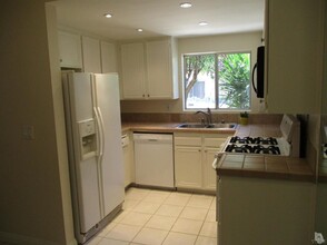 1281 Alessandro Dr in Thousand Oaks, CA - Foto de edificio - Building Photo