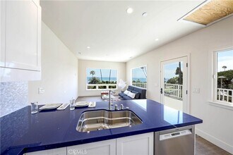 376 Cliff Dr in Laguna Beach, CA - Building Photo - Building Photo