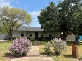 132 Quince Ave E in McAllen, TX - Building Photo