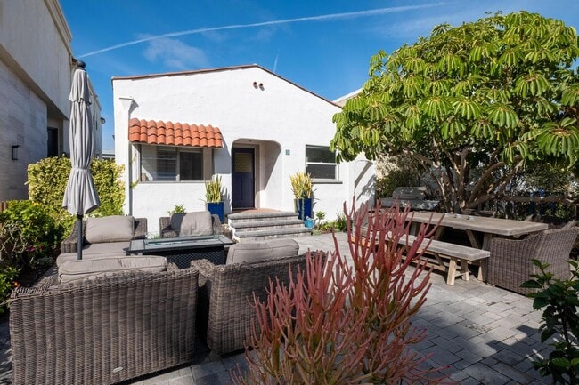 63 9th Ct in Hermosa Beach, CA - Building Photo - Building Photo