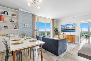 2889 McFarlane Rd in Miami, FL - Building Photo