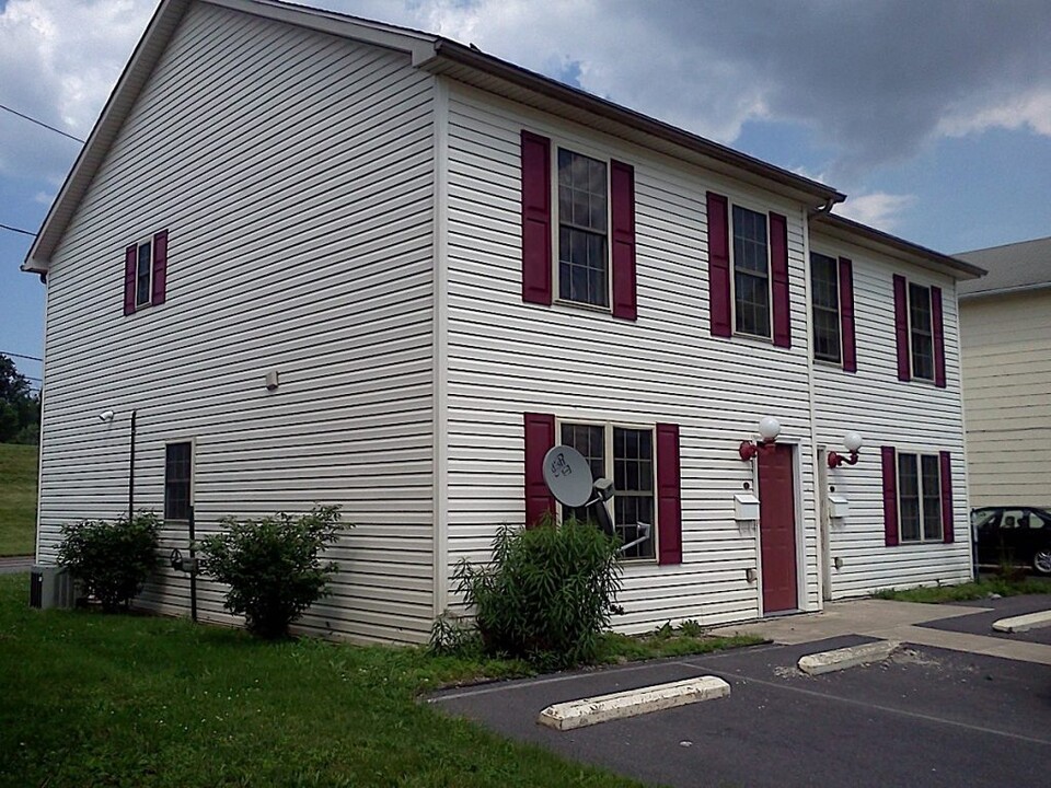 541 W Main St, Unit 2 in Lock Haven, PA - Building Photo