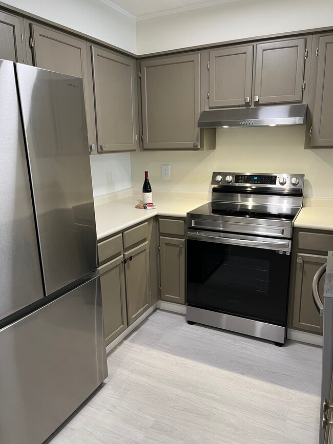 property at 1204 Whitney Ave