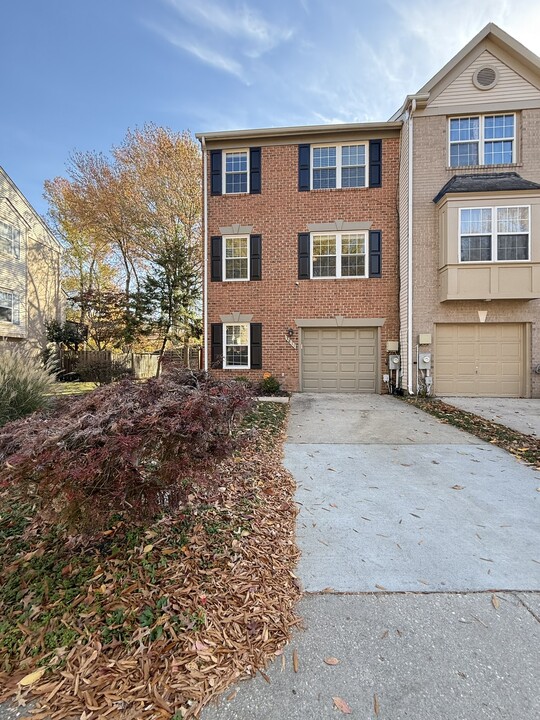 3811 Early Glow Ln in Bowie, MD - Building Photo