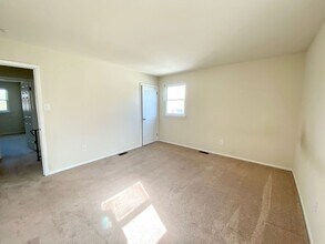 727 Holly Dr in Stowe, PA - Building Photo - Building Photo