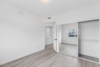 4034 Redwood Ave in Los Angeles, CA - Building Photo - Building Photo