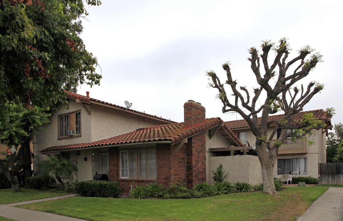 1240 S Sunburst Way in Anaheim, CA - Building Photo